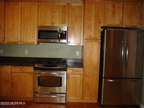 18 Stuyvesant Rd in Brick, NJ - Building Photo - Building Photo