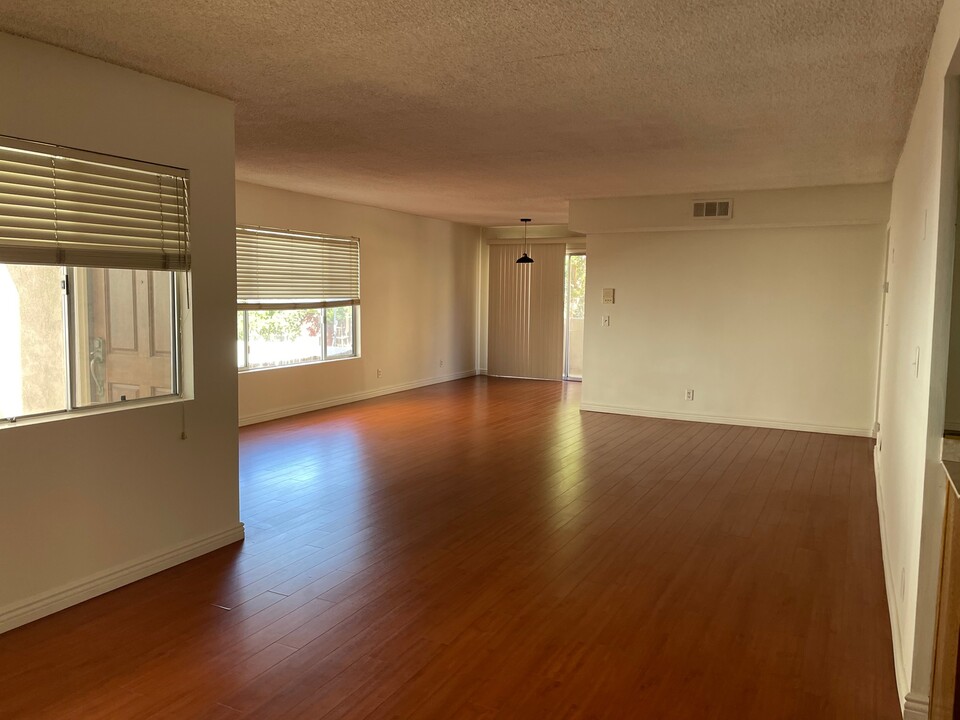 11957 Darlington Ave, Unit 103 in Los Angeles, CA - Building Photo