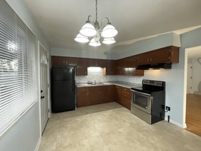 1025 Mayfair Dr in Racine, WI - Building Photo - Building Photo