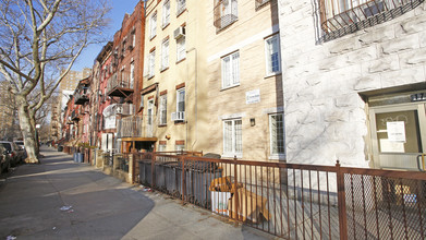 177 Taylor St in Brooklyn, NY - Foto de edificio - Building Photo