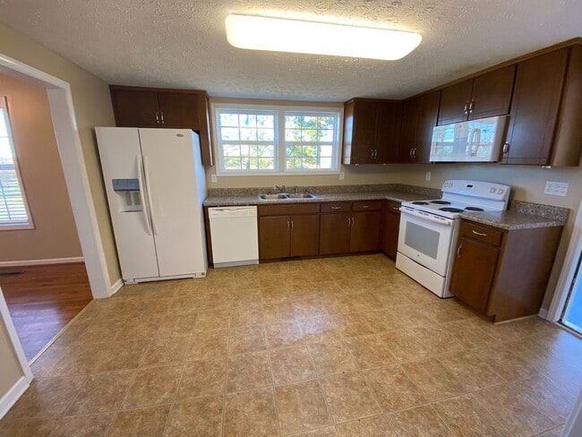 8206 AL-204 in Jacksonville, AL - Foto de edificio - Building Photo