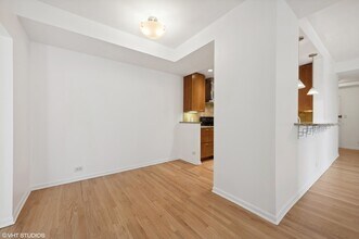 2100 N Lincoln Park W in Chicago, IL - Building Photo - Building Photo