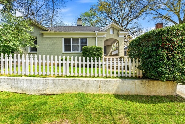 property at 202 Warren St SE