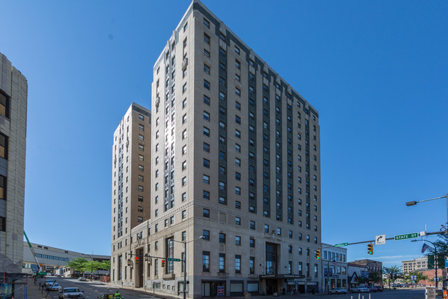 Mayflower Manor Senior Apartments in Akron, OH - Building Photo - Building Photo