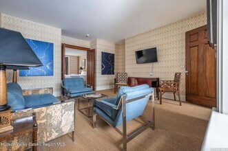 613 Warren St, Unit 1 in Hudson, NY - Foto de edificio - Building Photo