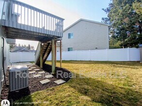 9022 W Campus Dr in Spokane, WA - Building Photo - Building Photo