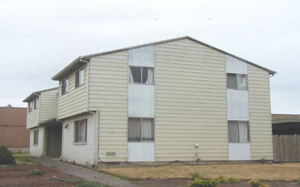 1989 NE Hillaire Dr in Hillsboro, OR - Building Photo