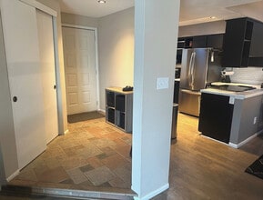 1226 S Monaco Pkwy, Unit B308 in Denver, CO - Foto de edificio - Building Photo