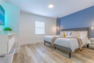 1762 NW 15th St in Miami, FL - Building Photo - Building Photo