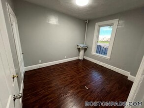 64 Hollis St in Framingham, MA - Building Photo - Building Photo