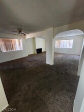 4660 Koval Ln, Unit C in Las Vegas, NV - Foto de edificio - Building Photo