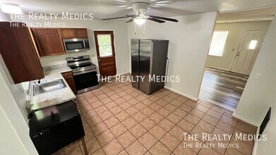 526 S Thompson Ave in DeLand, FL - Building Photo - Building Photo