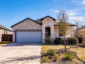 2132 Centerline Ln in Georgetown, TX - Foto de edificio - Building Photo