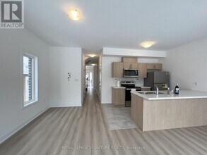 21 Hay Ln. in Barrie, ON - Building Photo - Building Photo