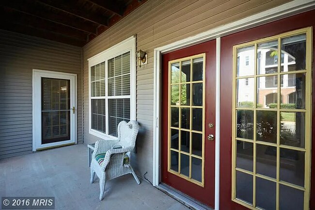 20417 Riverbend Square in Potomac Falls, VA - Building Photo - Building Photo