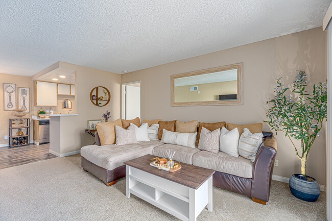 Wintercrest Village Apartments in Lakeside, CA - Foto de edificio - Interior Photo