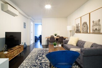 359 W 39th St in New York, NY - Building Photo - Building Photo