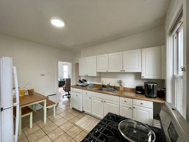 162 Kelton St, Unit 1