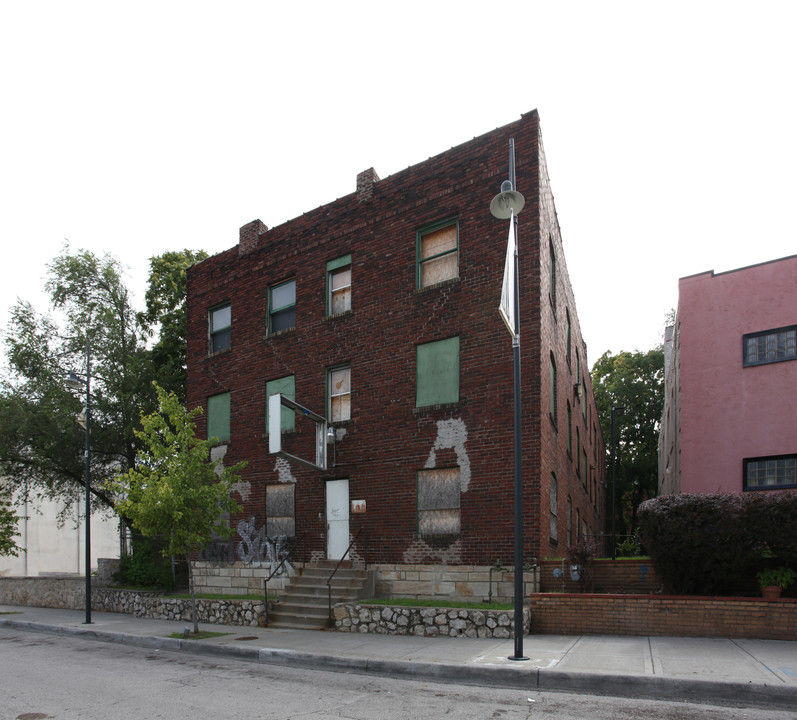 1821 Highland Ave in Kansas City, MO - Building Photo