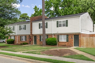 Hickory Point Townhomes in Newport News, VA - Foto de edificio - Building Photo