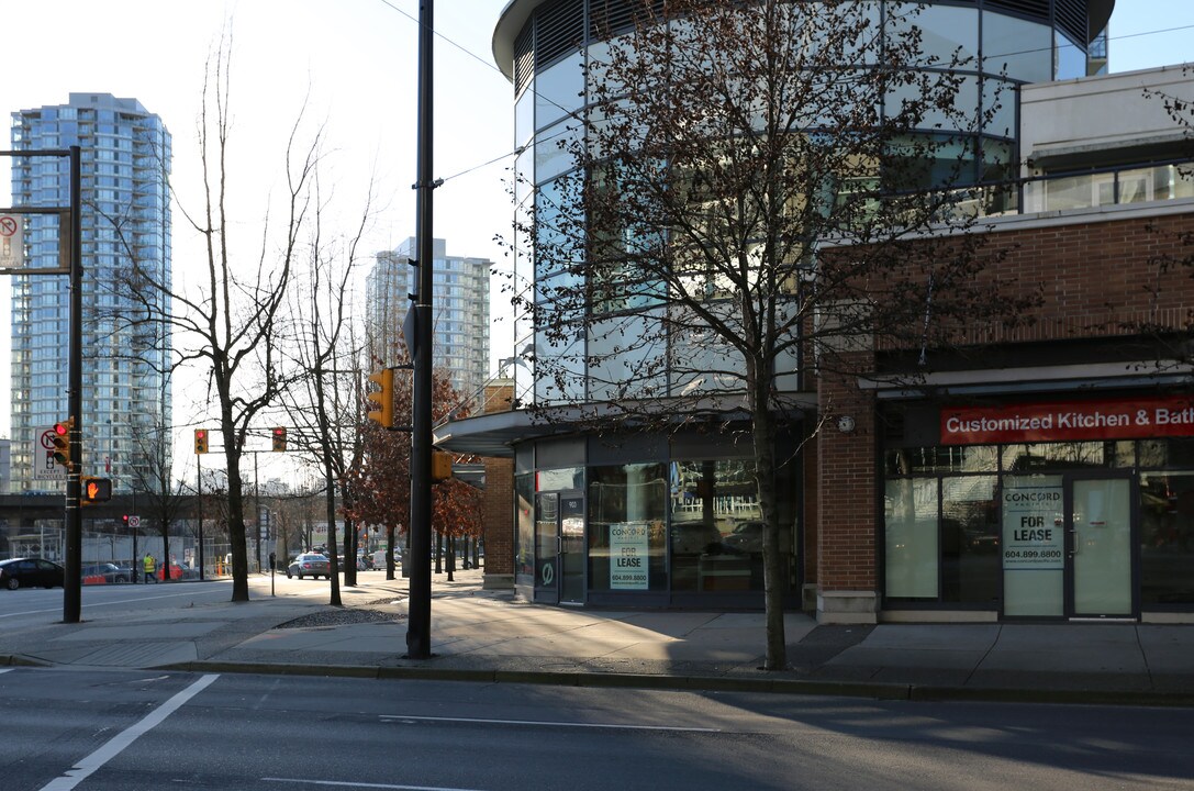 Max II in Vancouver, BC - Building Photo