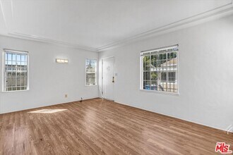 820 S Grevillea Ave in Inglewood, CA - Building Photo - Building Photo