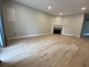 1390 Highland Dr S in Kelowna, BC - Building Photo - Building Photo