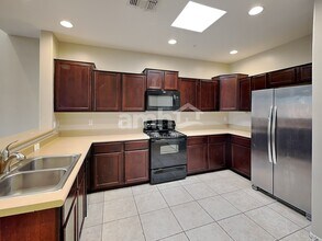 8940 W Olive Ave in Peoria, AZ - Building Photo - Building Photo