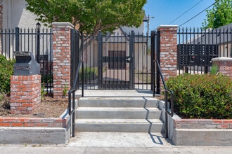 Cornerstone in Bakersfield, CA - Building Photo - Building Photo