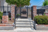 Cornerstone in Bakersfield, CA - Foto de edificio - Building Photo