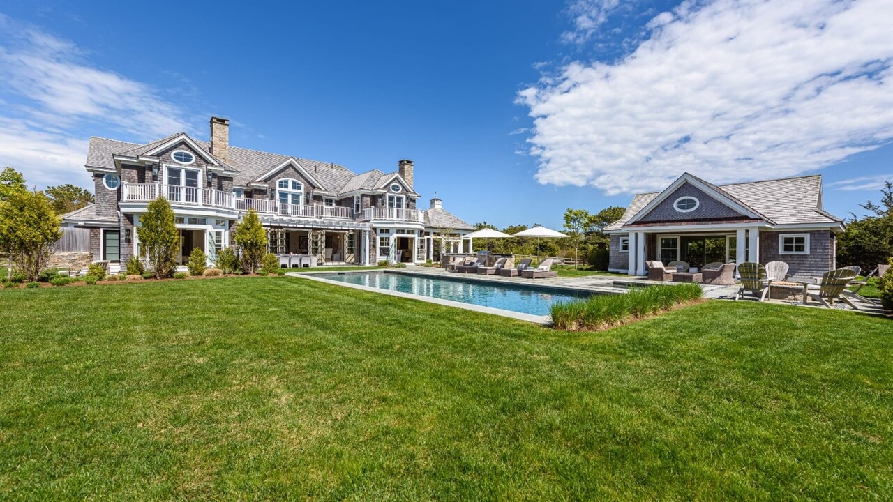 11 Motick Trail in Edgartown, MA - Building Photo