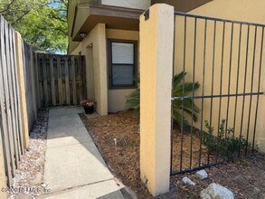 5627 Pinebay Cir S in Jacksonville, FL - Building Photo - Building Photo