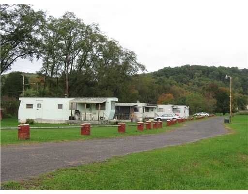 102 Locust St in New Galilee, PA - Building Photo