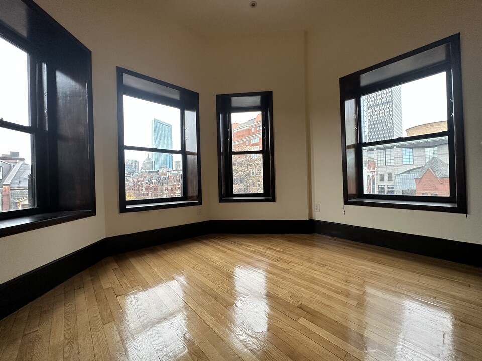 34 Gloucester St, Unit 36-4 in Boston, MA - Building Photo