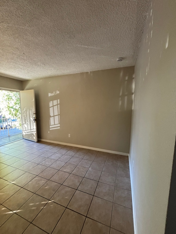 518 N Anna Dr in Anaheim, CA - Foto de edificio - Building Photo