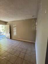 518 N Anna Dr in Anaheim, CA - Foto de edificio - Building Photo