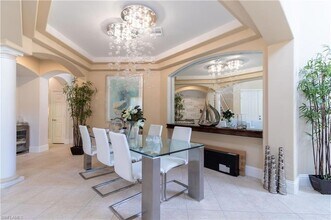 5655 Lago Villaggio Way in Naples, FL - Foto de edificio - Building Photo