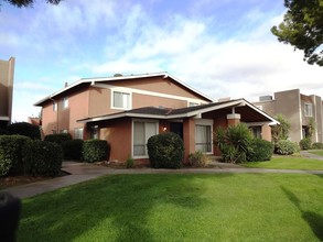 Autumn Glen Apartments in Bakersfield, CA - Foto de edificio - Building Photo