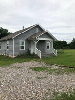 7151 N Sun Country Rd in Lexington, OK - Building Photo