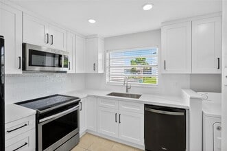 10366 SW 208th Ln in Cutler Bay, FL - Foto de edificio - Building Photo