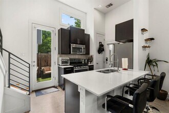 1602 Chestnut Ave in Austin, TX - Building Photo - Building Photo