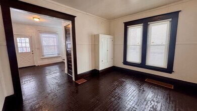 633 Livingston Ave NE in Grand Rapids, MI - Building Photo - Building Photo