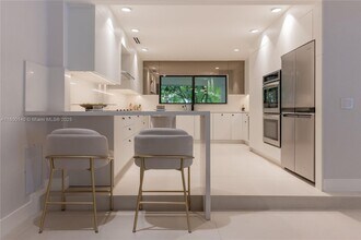 7300 SW 77th Ave in Miami, FL - Building Photo - Building Photo