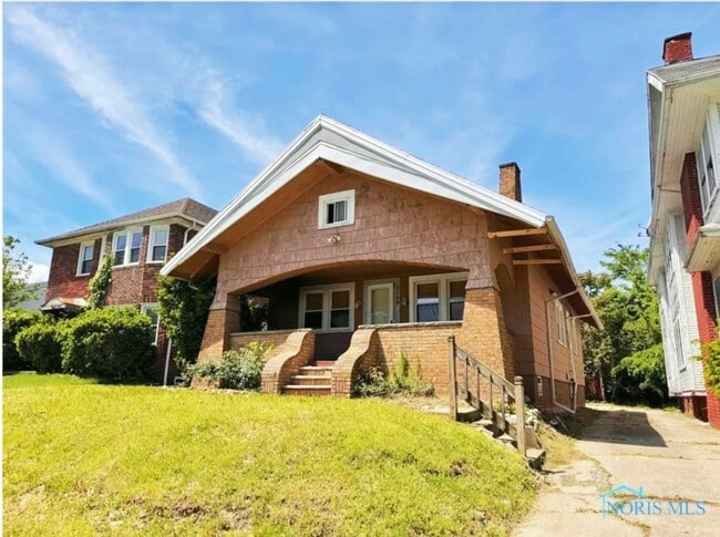property at 2149 Alvin St