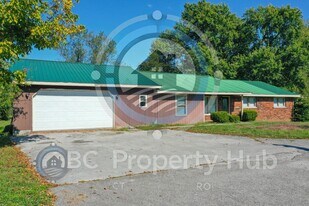 118 Carter Ln in London, KY - Building Photo