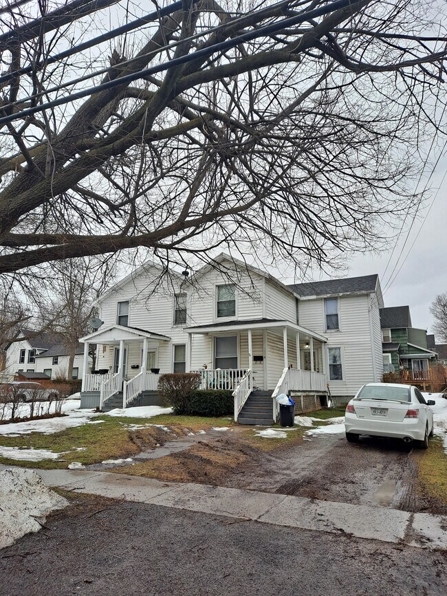 137 Jackson St Rentals in Batavia, NY
