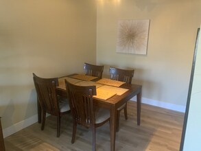 555 S Royal Crest Cir in Las Vegas, NV - Building Photo - Building Photo