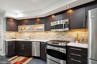 444 Poplar St in Philadelphia, PA - Building Photo - Building Photo