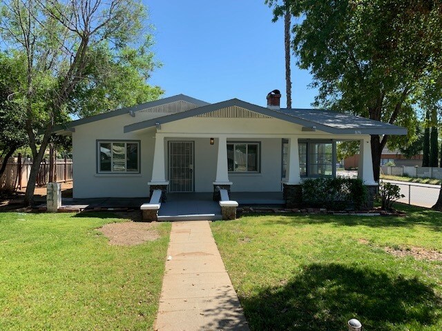 1696 Felicita Ct in Escondido, CA - Building Photo