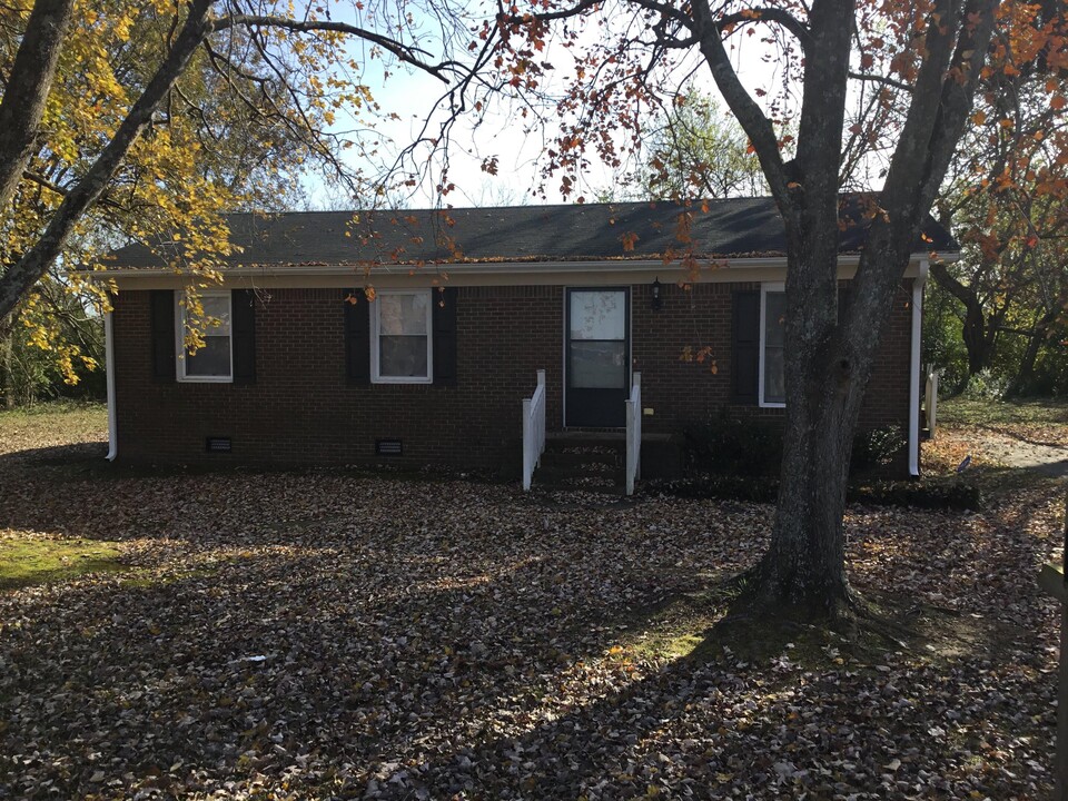 708 Clayton St in Dunn, NC - Building Photo